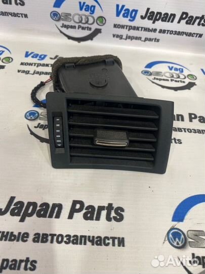 Дефлектор воздушный передний правый Audi A4 B7 BWE