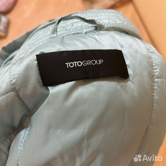 Ветровка с капюшоном женская