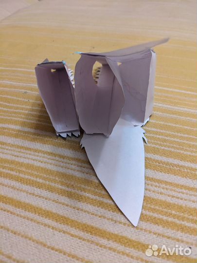 Дракон на руку из бумаги