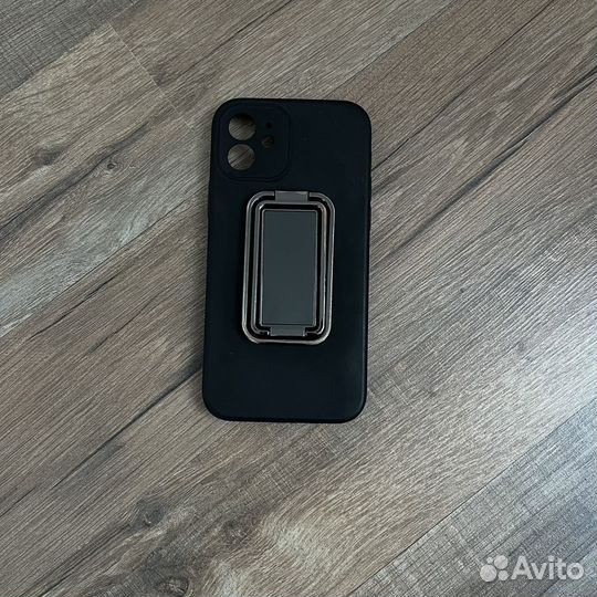 Шесть чехлов на iPhone 12