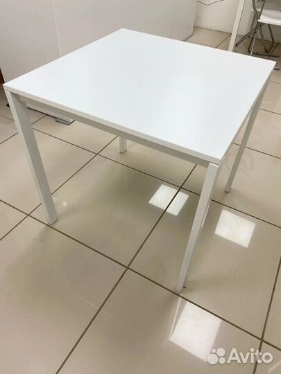 Стол квадратный