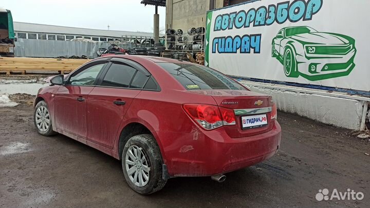 Ограничитель двери передний Chevrolet Cruze 951038