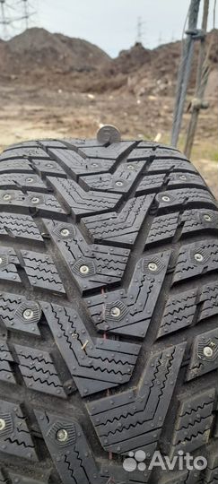 Зимняя резина Hankook 215/50 R17 c дисками воссен