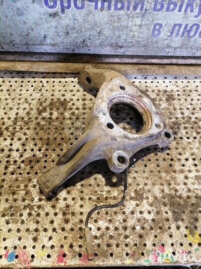 Кулак поворотный передний левый Opel Vectra