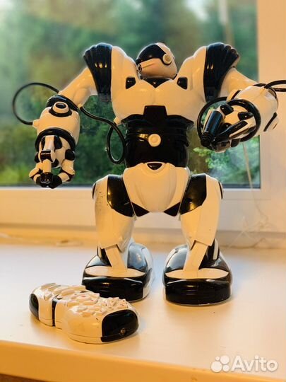 Игрушка робот с пультом управления