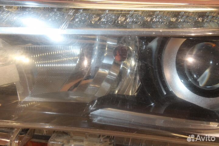 Фара левая Toyota Hilux Pick Up