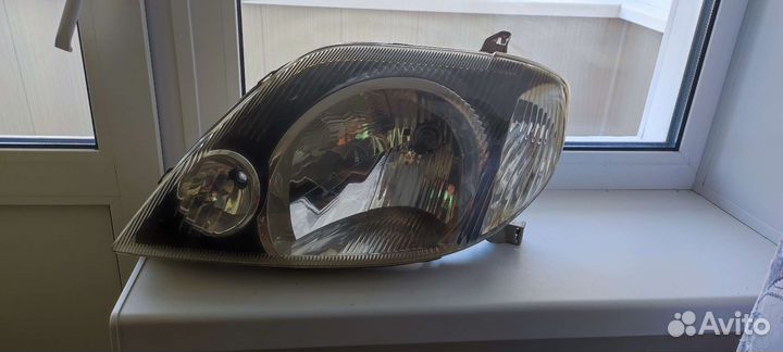 Фара передняя левая toyota corolla runx axio