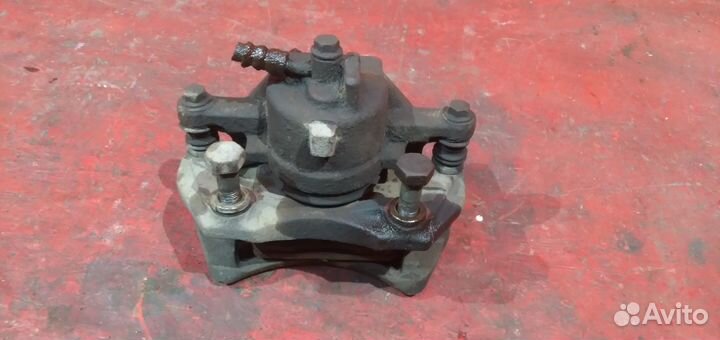 Суппорт передний левый Nissan Almera N16 Альмера