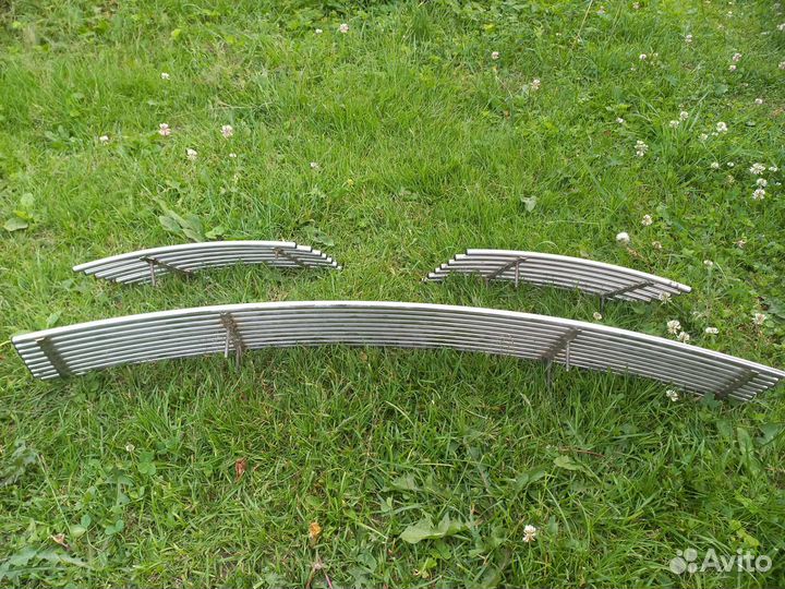 Молдинг на решетку радиатора