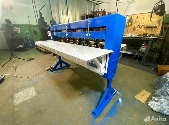 Машина для нанесения ребер жесткости