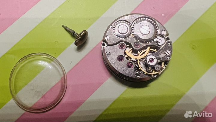 Мезанизм от золотых часов