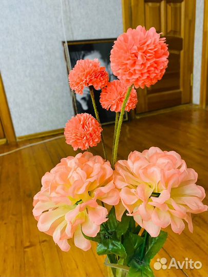 Цветы в вазе декор