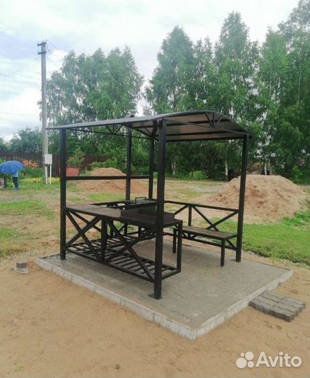 Мангал с крышей