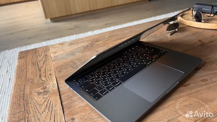 Macbook pro 13 2020 i5 8GB DDR 3 512 GB