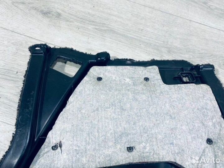 Обшивка багажника левая Land Rover Range Rover LM