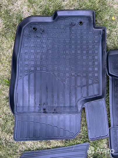 Автомобильные коврики для Rav 4