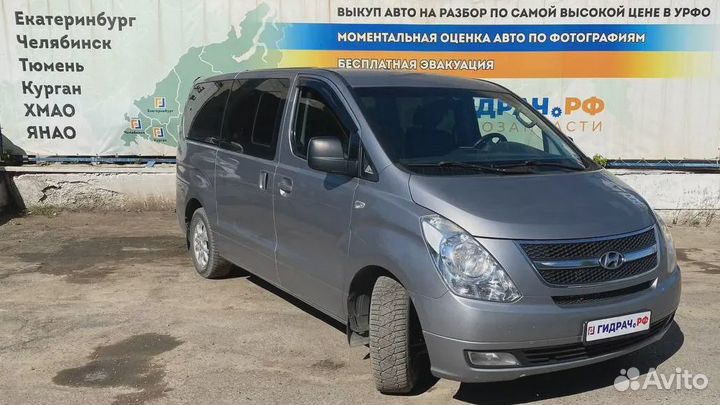 Стекло двери передней правой Hyundai Grand Starex
