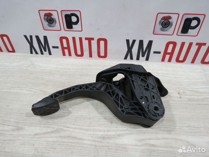 Педаль сцепления Skoda Rapid