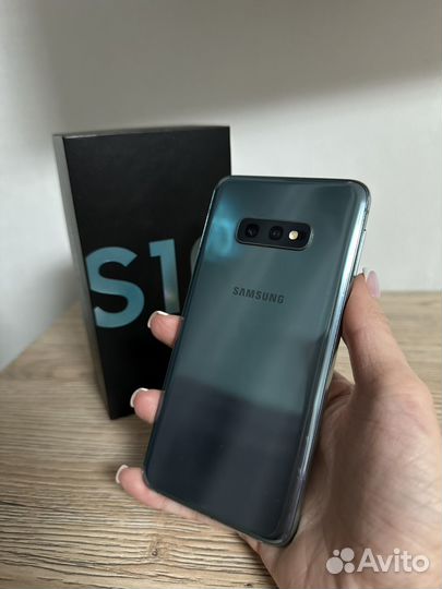 Samsung Galaxy S10e, 6/128 ГБ