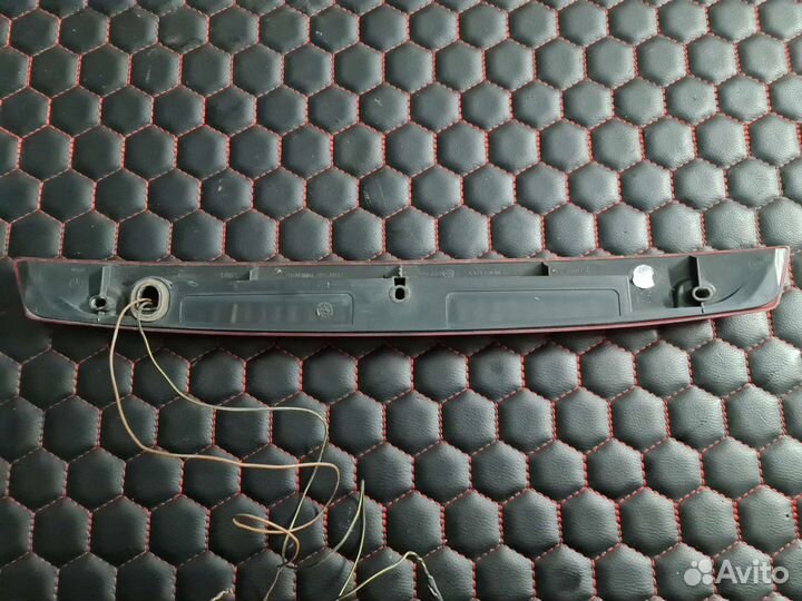 Дополнительный стоп сигнал Mercedes W639