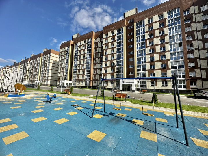 2-к. квартира, 79,3 м², 1/9 эт.