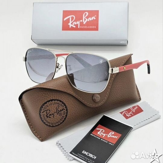 Солнцезащитные очки Ray Ban