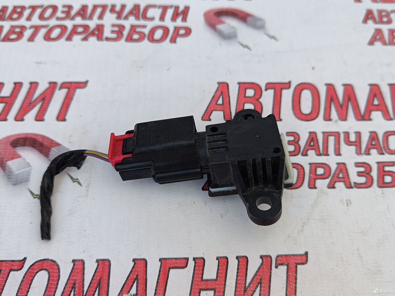 Датчик удара двери передней Форд Мустанг 6 2.3