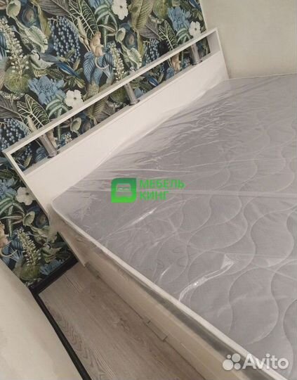 Кровать с матрасом