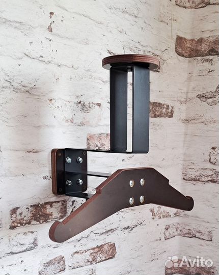 Вешалка для хранения мотоциклетных шлемов