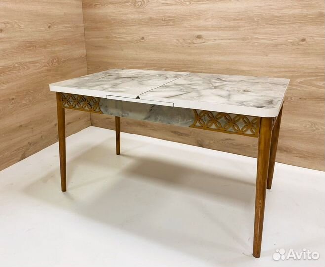 Кухонный стол раскладной и стулья