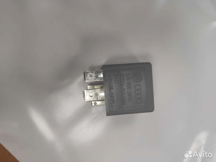 Реле топливного насоса 1J0906381A новое