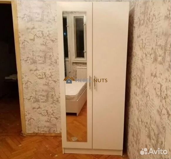 Шкаф двухдверный с зеркалом