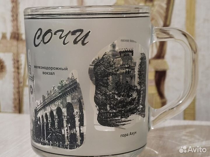 Кружка Сочи с рисунками памятных мест и гербом