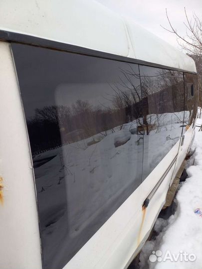 Боковое стекло