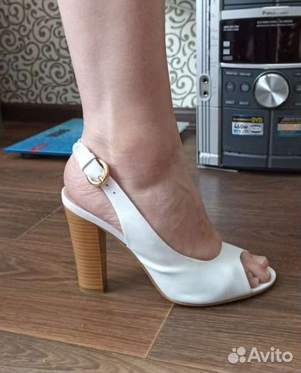 Босоножки /натуральная кожа/белые 37-38