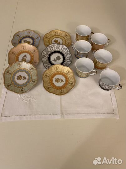 Набор кофейных чашек вместе с держателем