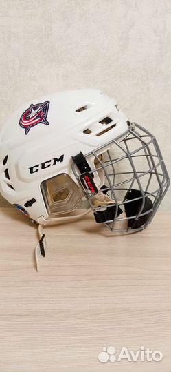 Хоккейный шлем и защита шеи