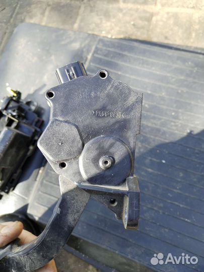 Педаль газа таета камри V50 2013г