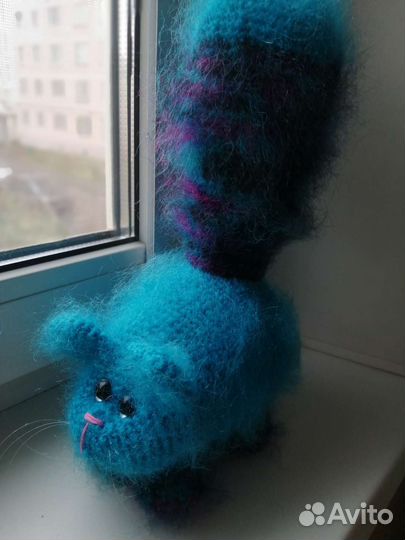 Кот хвостатый пушистик