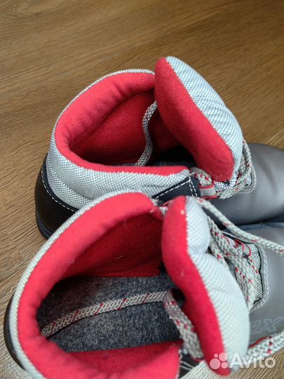 Лыжные ботинки и коньки