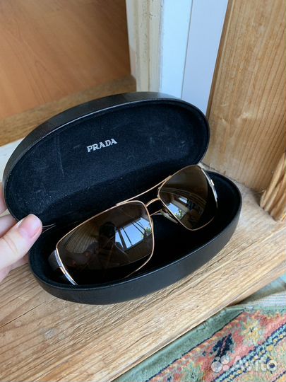 Очки Prada