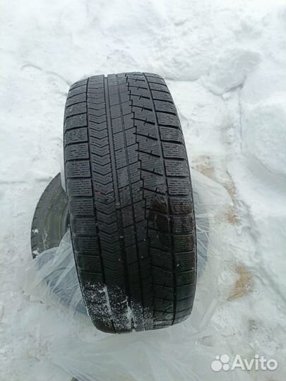 Bridgestone Blizzak VRX 235/55 R17