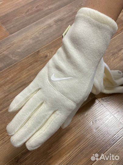 Женские перчатки Nike