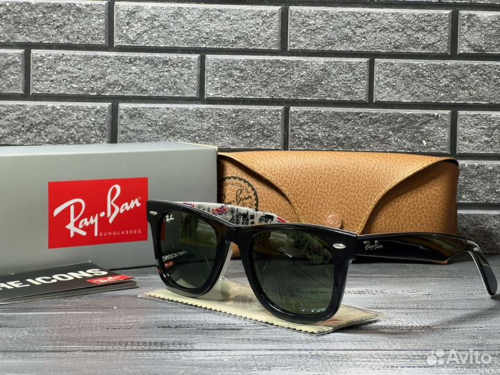 Солнцезащитные очки Ray-Ban Wayfarer