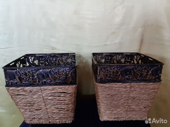 Кашпо – соломка, металл «бронза» с чеканкой