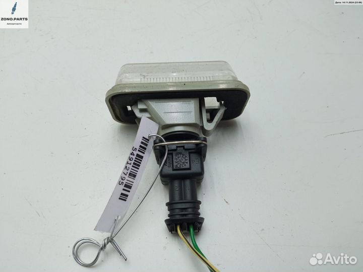 Подсветка номера на Toyota Avensis (2003-2008)