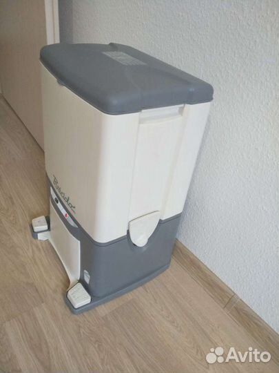Пылесос встроенный с мусорным ведром