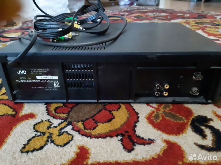 Видеомагнитофон jvc бу + 74 видеокассеты