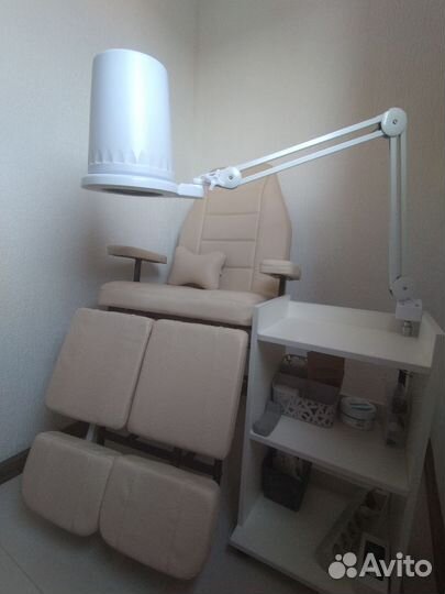 Педикюрное кресло, стул мастера, тележка