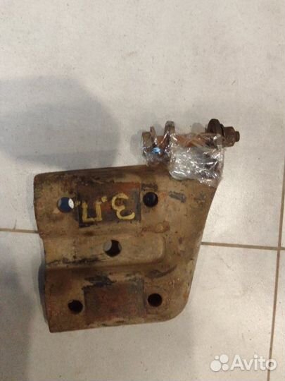 Кронштейн рессоры задний правый Hummer H3 3.7